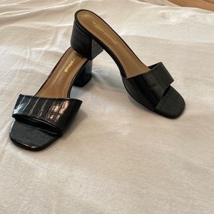 Jolimall Black Heeled Mule Size 9
